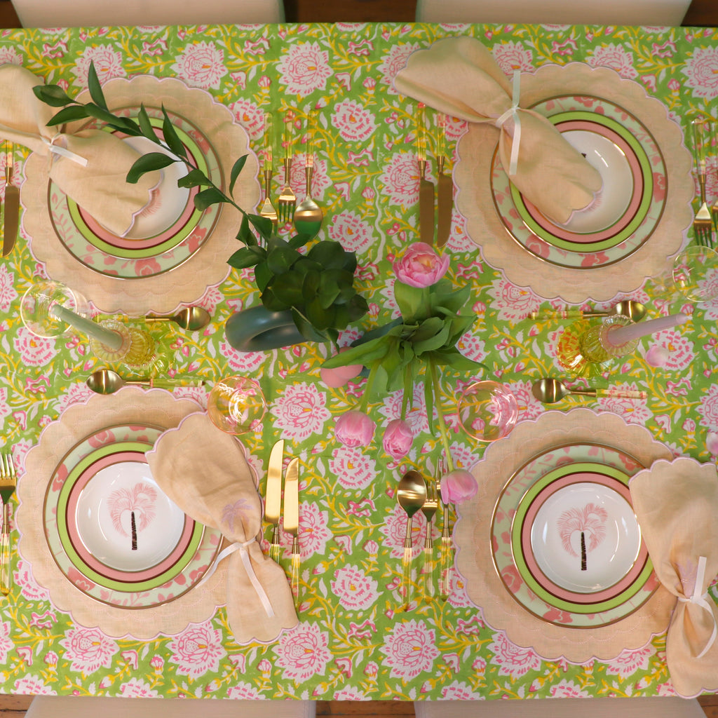 Serviettes en lin crème au beurre Blush, broderie et bordure rose poudré (lot de 4)