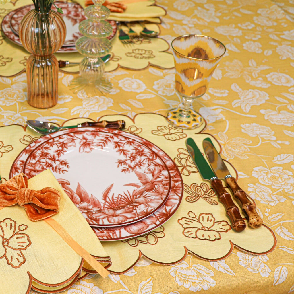 Nappe en lin Marigold Flora Parlour en blanc et moutarde